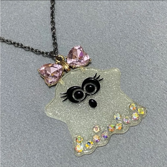 Betsey Johnson Halloween Glittery Ghost With A Pink Bow Boo To You Necklace NWT - Picture 4 of 9